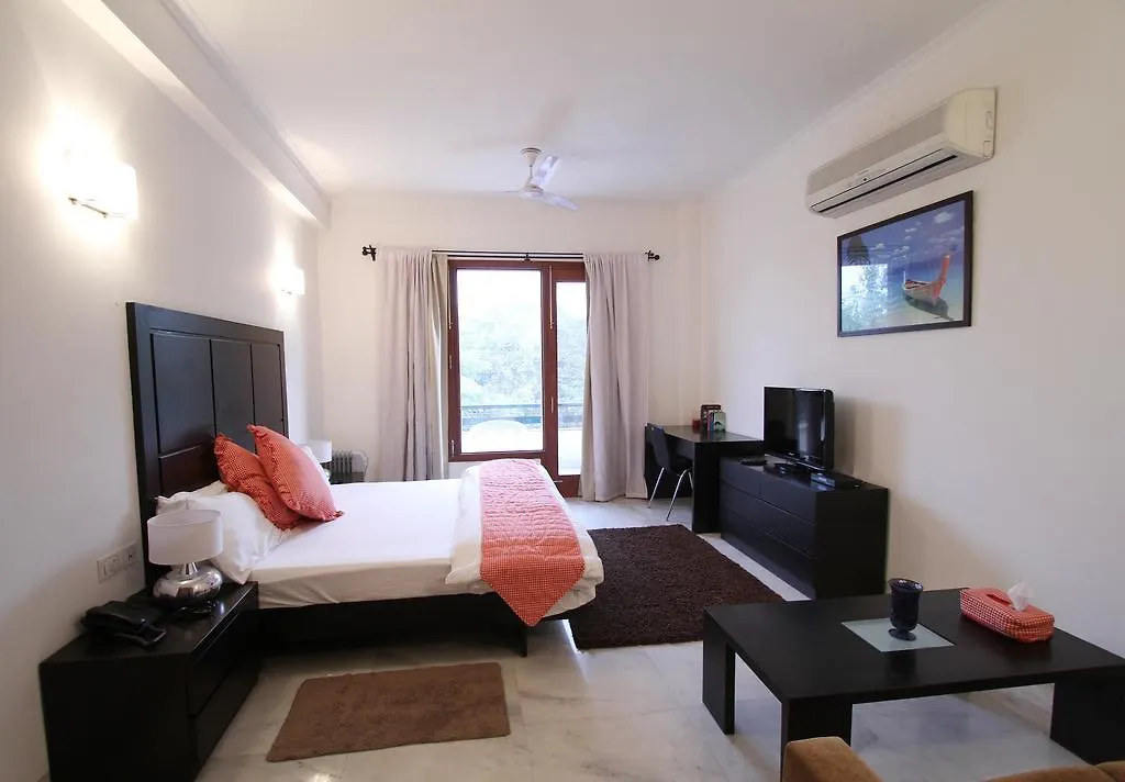 Luxury Suites And Hotels-Parkfront 구르가온 3*,