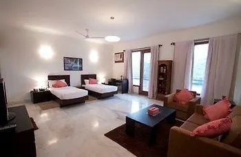 Luxury Suites And Hotels-Parkfront 구르가온 호텔