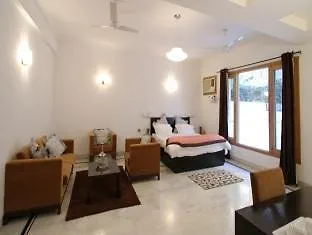 Luxury Suites And Hotels-Parkfront Gurgáon 3*,